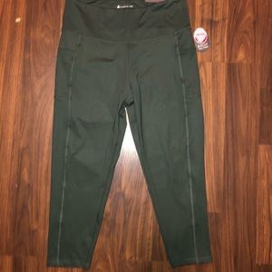 Bally Total Fitness Mid Calf Capri leggings.